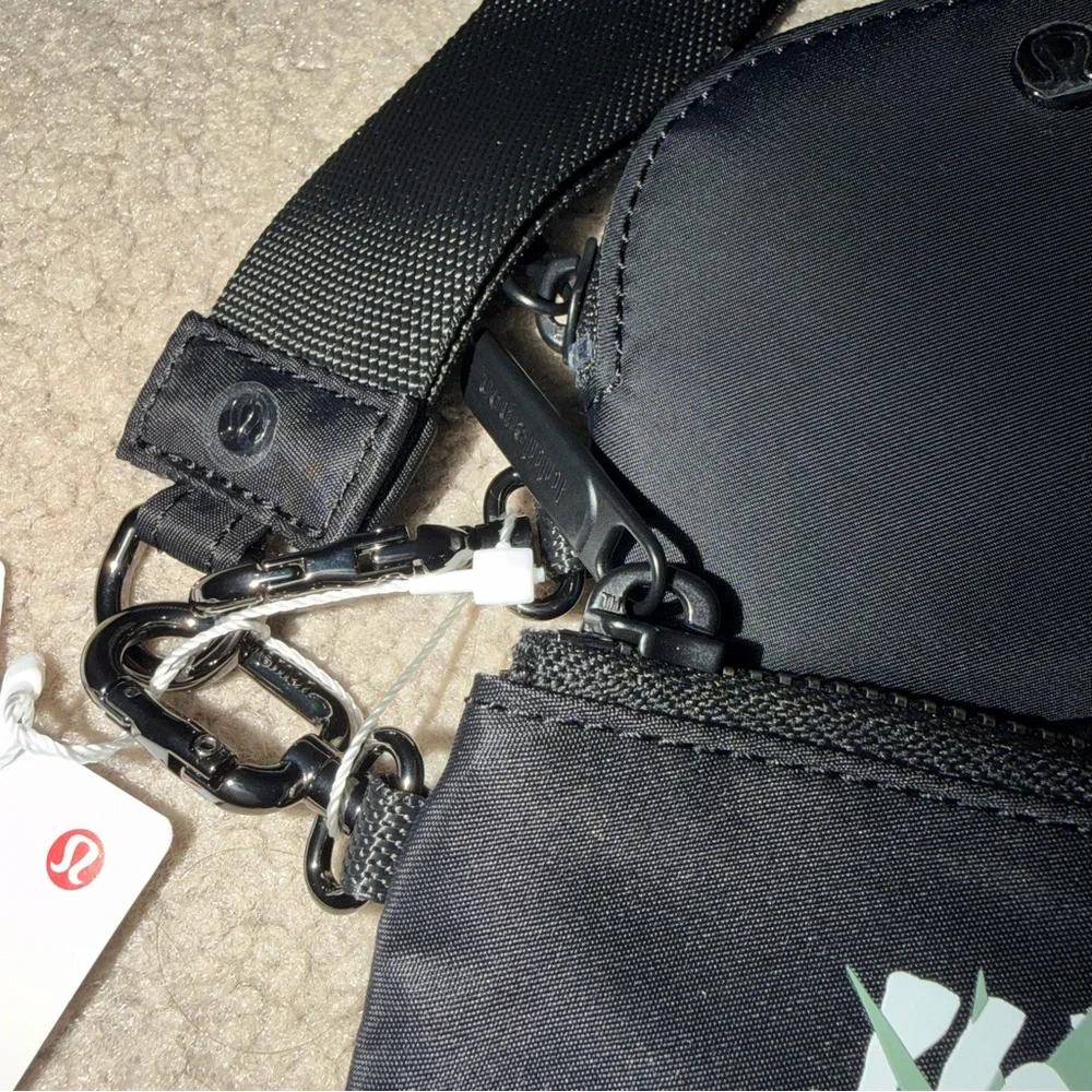 LULULEMON HAWAII EXCLUSIVE WRISTLET! ✨ - Picture 4 of 4